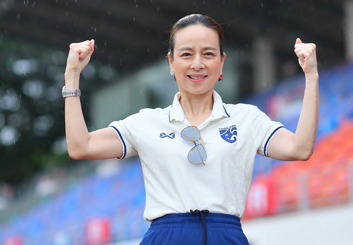 Foto-Foto Madam Pang Manajer Cantik Timnas Thailand