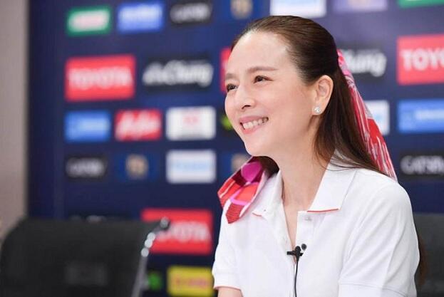 Foto-Foto Madam Pang Manajer Cantik Timnas Thailand