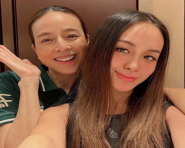 Foto-Foto Madam Pang Manajer Cantik Timnas Thailand