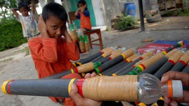 Duar! Tangan Mirda Hancur Terkena Ledakan Petasan! Inilah Bahaya Bermain Petasan!