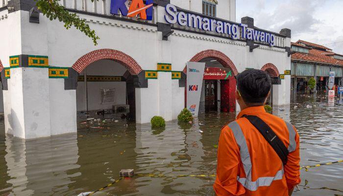 Elektabilitas Ganjar Anjlok Gegara Jawa Tengah Banjir?