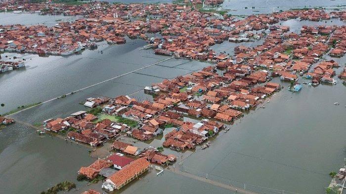 Elektabilitas Ganjar Anjlok Gegara Jawa Tengah Banjir?