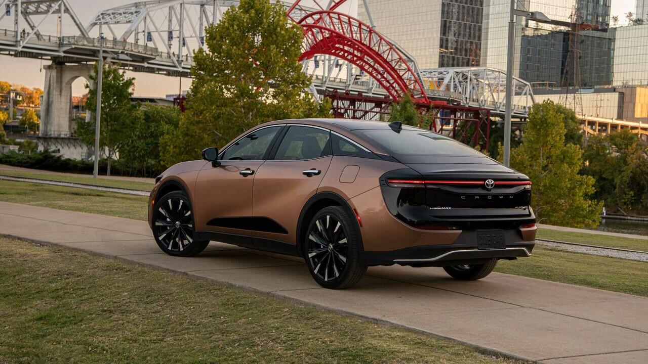 Berikut Harga dan Tanggal Rilis Toyota Crown Tahun 2024