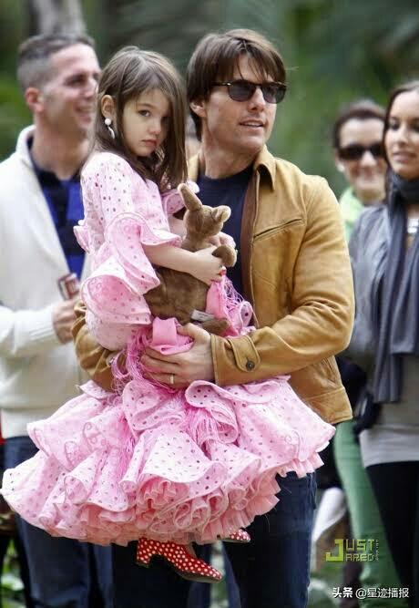 Takut Pengaruh Buruk Scientology Pada Anak, Katie Holmes Sangat Protektif Suri Cruise