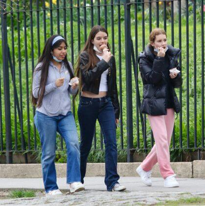 Takut Pengaruh Buruk Scientology Pada Anak, Katie Holmes Sangat Protektif Suri Cruise