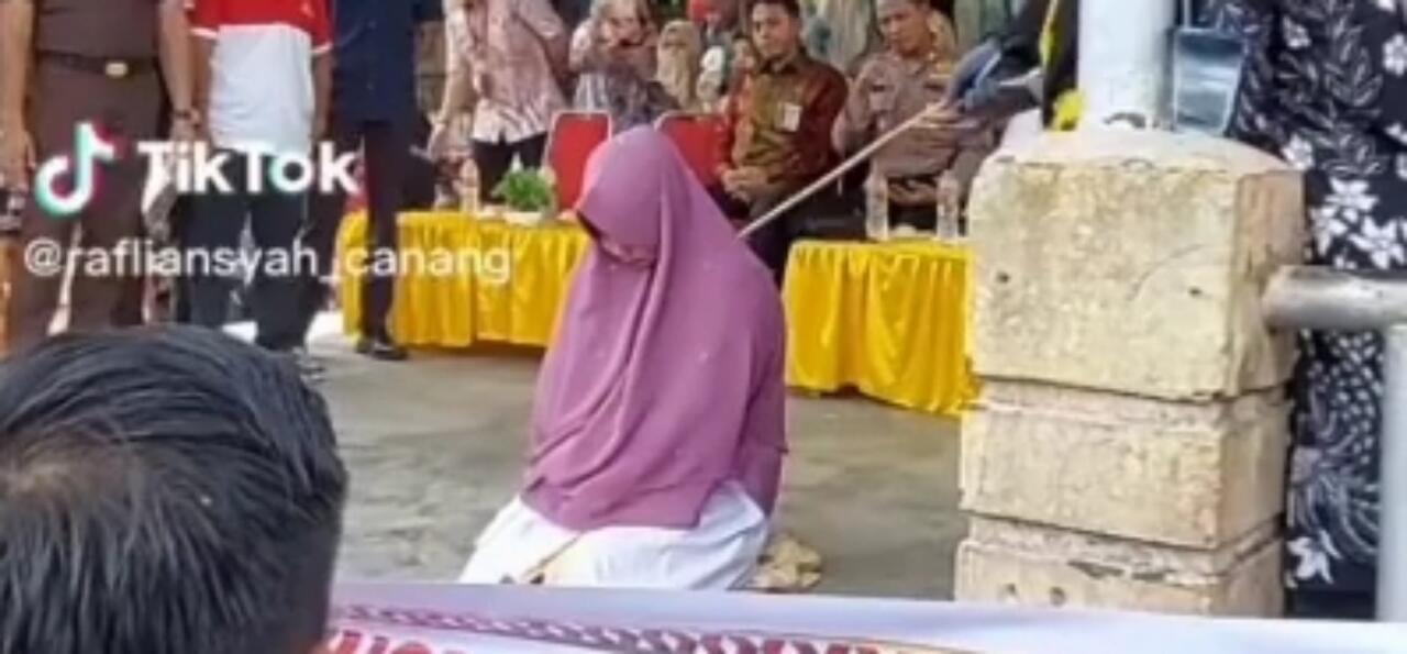 Heboh Video Pelakor di Aceh Mendapatkan Sanksi Hukum Cambuk, Warganet Sebut Efek Jera