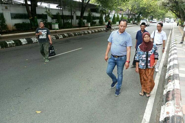 Respek Perjuangan Mbah Sani Jalan Kaki 30 Km, Perjuangkan Tanahnya Diklaim Tetangga!