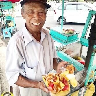 Makan Kepedasan Sambil Garuk Kepala? Baca Ini Biar Nggak Menyesal Kemudian, Gan