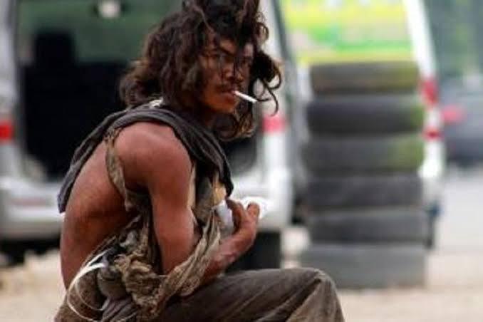 Kisah Seorang Gembel Yang Tidak Memakai Sem*Pak