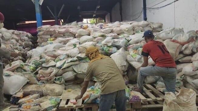 Dugaan Korupsi Bansos di Era Anies Terungkap, Beras Rusak Anggaran Triliunan . . .
