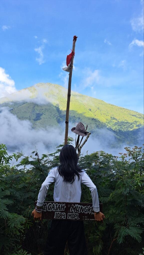 Pendakian Gunung Gajah Mungkur Dan Beberapa Peninggalan Bersejarah Didalamnya