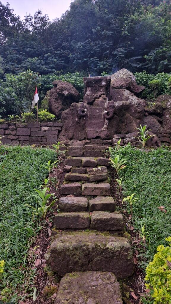 Pendakian Gunung Gajah Mungkur Dan Beberapa Peninggalan Bersejarah Didalamnya