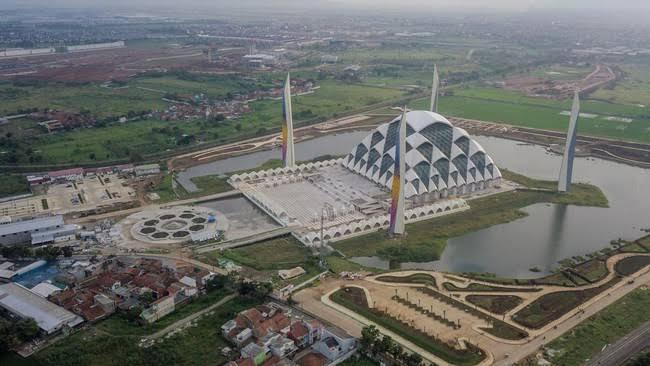 Miris, Beredar Video Sekumpulan Emak-emak Joget di Masjid Raya Al Jabbar Bandung