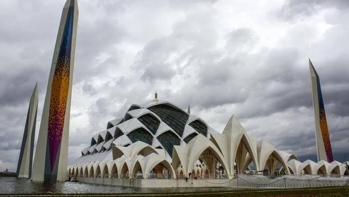 Miris, Beredar Video Sekumpulan Emak-emak Joget di Masjid Raya Al Jabbar Bandung