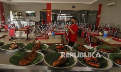 Perdebatan Makan Nasi Padang Pakai Tangan atau Sendok, Ini Kata Pakar Kuliner

