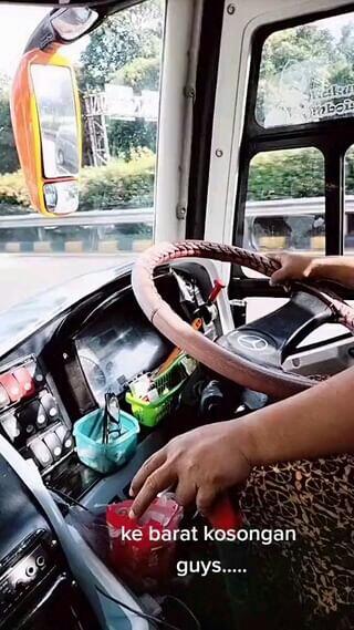 Kisah Bu Yayuk Sopir Bus 3 Perusahaan Otobus, Wanita Inspiratif di Dunia Otomotif!