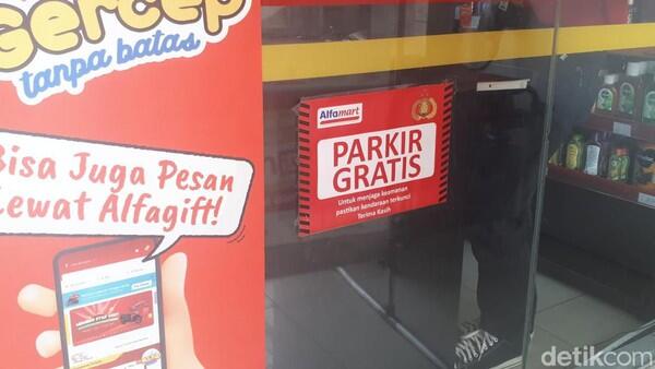 Parkir di Alfamart dan Indomaret Harusnya Gratis, Kok Bisa Ada Jukir? 