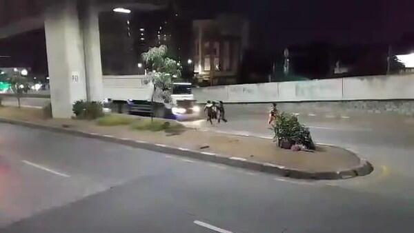 Alasan Polisi Tahan Sopir Tabrak ABG Hadang Truk demi Konten di Bogor