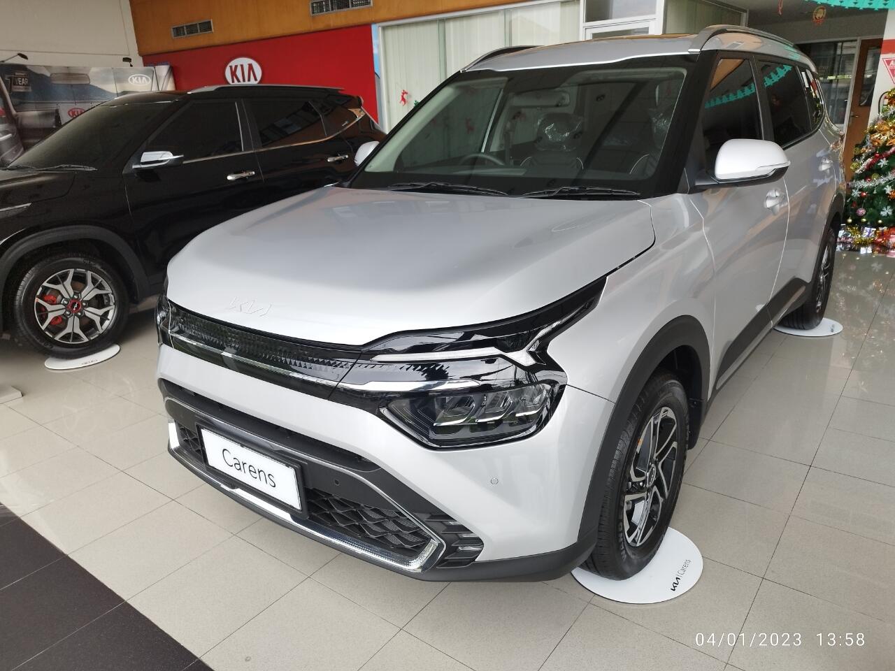 Variant Warna Unggulan Pada Mobil Kia Carens 2023