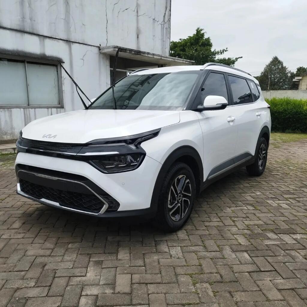 Variant Warna Unggulan Pada Mobil Kia Carens 2023