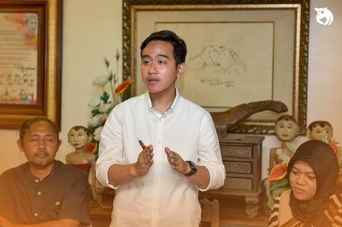 Gibran Minta Semua Loyalis Jokowi Berhenti Menyerang Budayawan, Cak Nun 