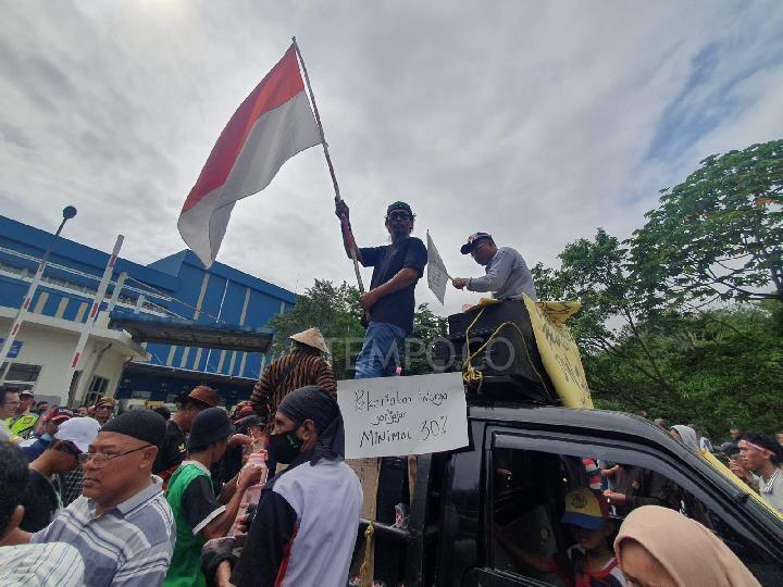 Serbu Gudang Lazada, Warga Depok Minta Dipekerjakan dan Tagih Dana CSR

