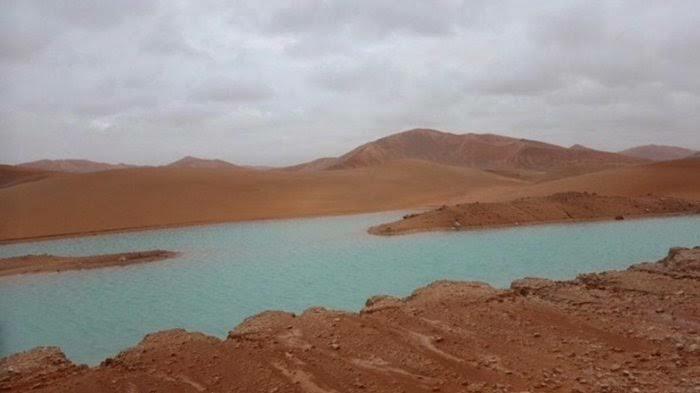 Setelah Menghijau, Kini Muncul Danau Dadakan Di Arab! Pertanda Apa Lagi Nih?