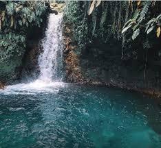 Jelajahi Kolam Alami Kristal dan Hutan Asri di Curug Lembah Tepus