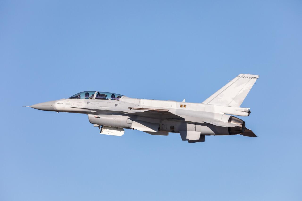 F-16 Viper Pesanan Bahrain Sukses Melakukan Penerbangan Perdana