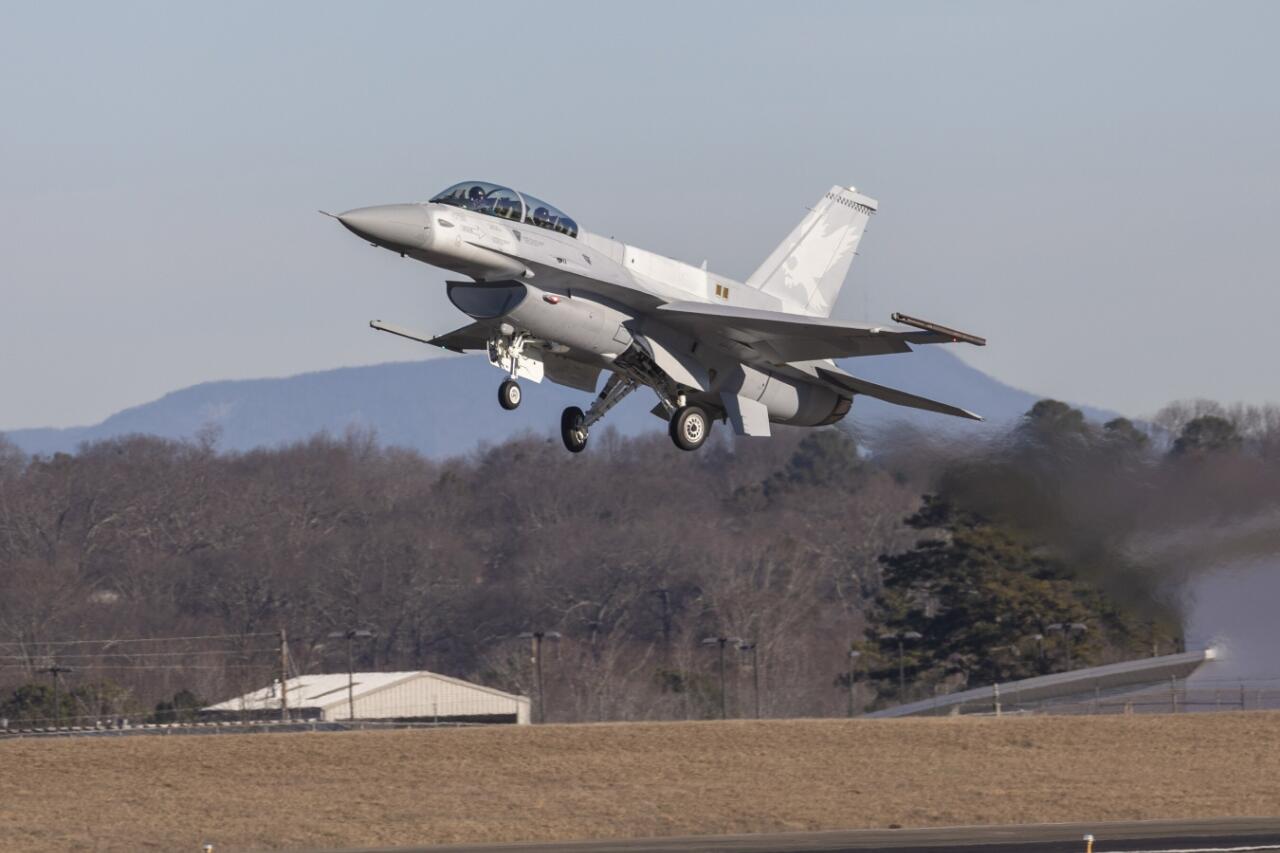F-16 Viper Pesanan Bahrain Sukses Melakukan Penerbangan Perdana