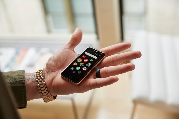 Palm Phone, Benarkah Smartphone Terkecil Di Dunia?