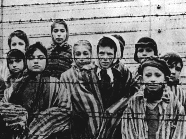 78 Tahun Pembebasan Kamp Auschwitz: Ketika Tengkorak Hidup Bersumpah Bukan Yahudi!