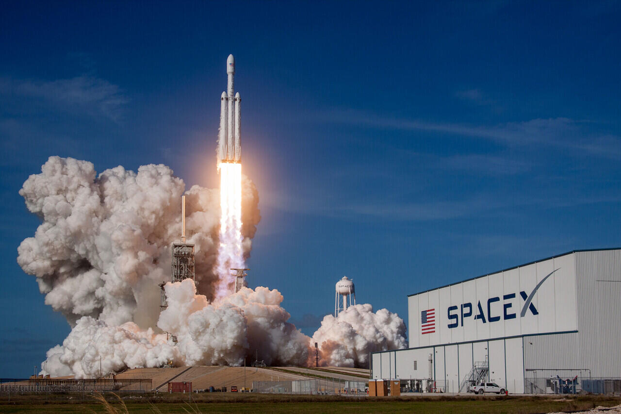SpaceX Siap Meluncur, Kira-Kira Sampe ke Bulan apa ke Tegal ya?