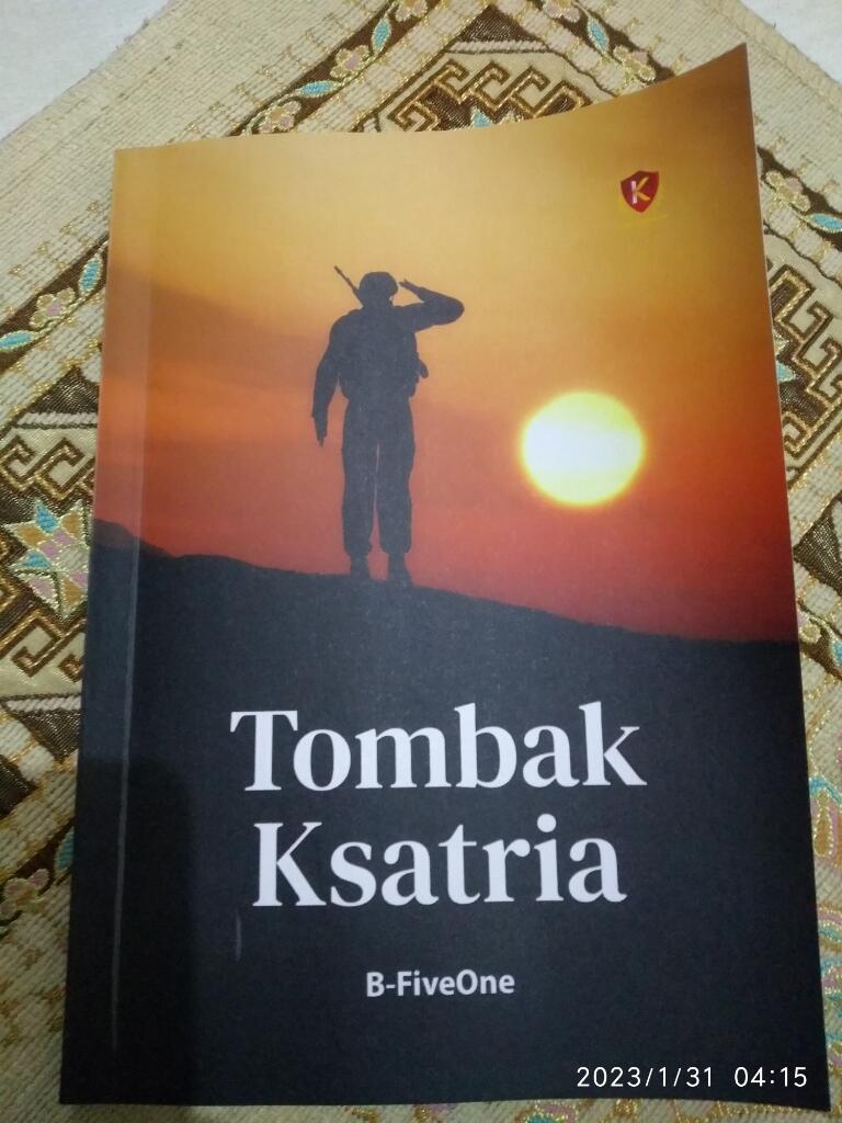 Review Buku Tombak Ksatria, Asli Wajib Dimiliki!