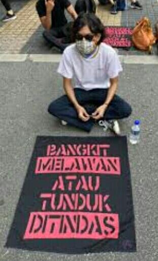 Pejabatnya Live Tidur Warganya Mandi Lumpur, Si Paling Bermanfaat Merasa Prihatin?
