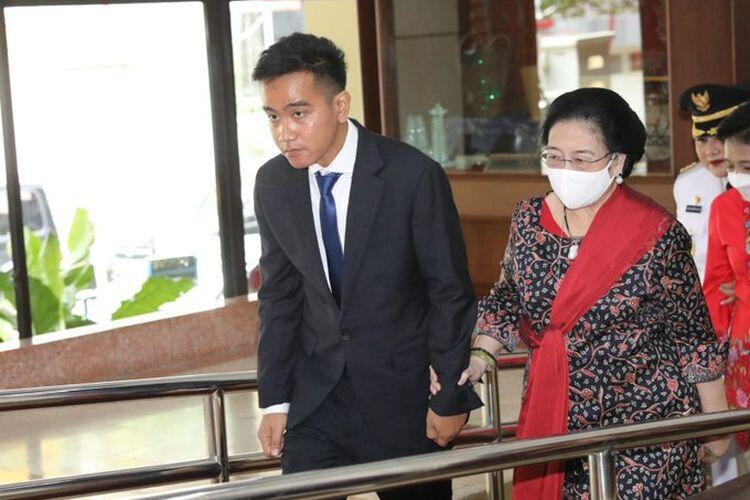 Pengamat: 2 Kali Digandeng Megawati, Gibran Ada di Bawah Lindungan Beliau 🔥