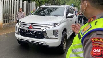 Mobil Purnawirawan Eko Tabrak Mahasiswa UI Berubah Warna Jadi Putih 