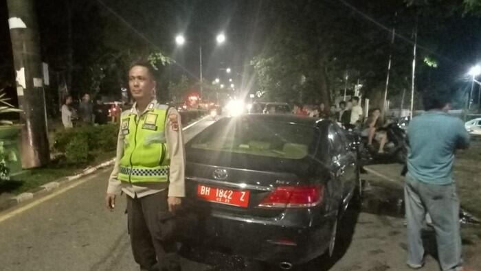 Mobil Dinas DPRD Jambi Disopiri Anak SMA Tabrakan, Penumpangnya Tak Berbusana