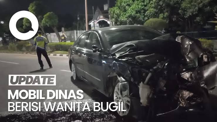 Viral ! Siswi SMA 'BUGIL' Naik Mobil Dinas Dan Kecelakaan, Apa Yang Terjadi ?