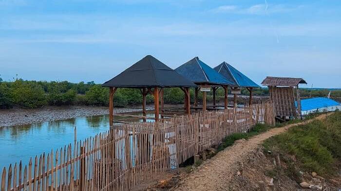 Pengen Tahu Cara Pembuatan Garam? Madura Punya Desa Wisata Garam yang Bisa Dikunjungi