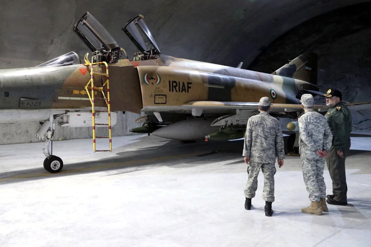 Iran Pamerkan Eagle 44, Kandang Baru Untuk F-4 Phantom yang Berada di Bawah Tanah