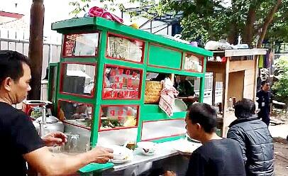 Posisi Rawan Ketika Makan Di Gerobakan Tepi Jalan (Baca Ini Sebelum Menyesal)