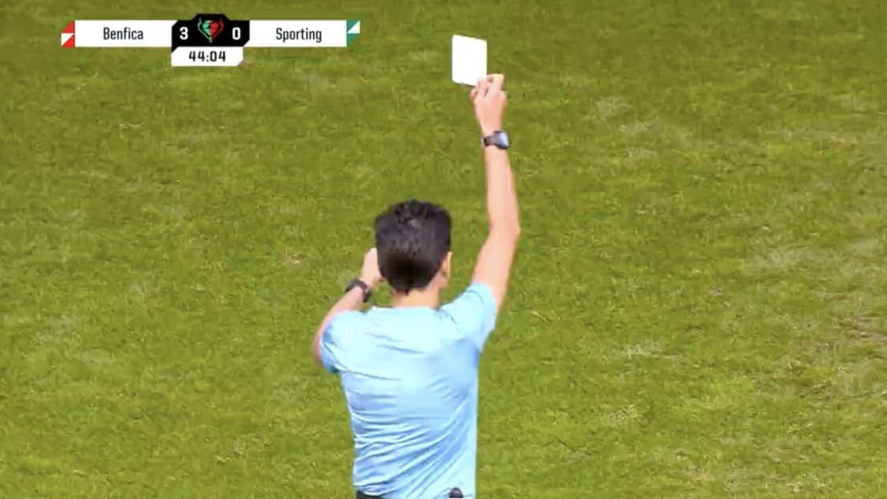 Bukan Hanya Merah dan Kuning, Ini Dia Makna Kartu Putih di Dunia Olahraga Sepak Bola