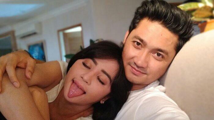 Baru Ngelamar Dewi Perssik Bobrok Sang Pilot Terungkap, Gosipin Depe Nyok Gan!