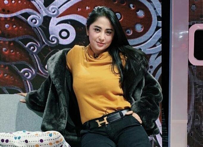 Baru Ngelamar Dewi Perssik Bobrok Sang Pilot Terungkap, Gosipin Depe Nyok Gan!