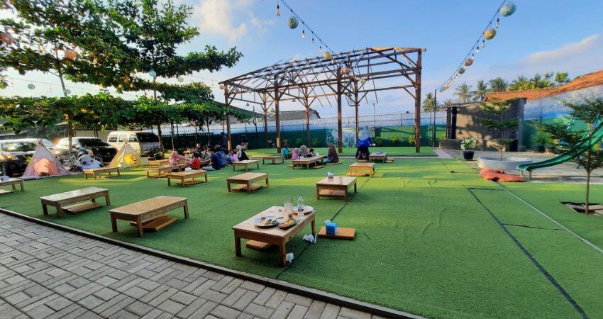 Rekomendasi 5 Jenis Lantai Outdoor Café, pas untuk Nongkrong!