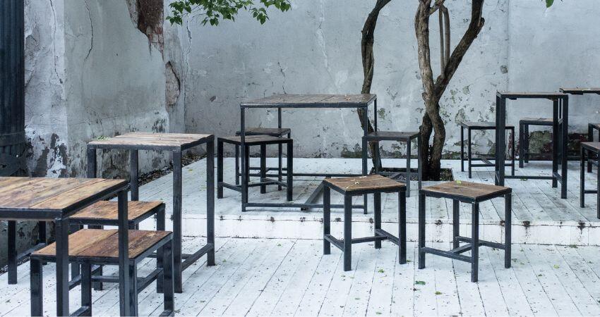 Rekomendasi 5 Jenis Lantai Outdoor Café, pas untuk Nongkrong!