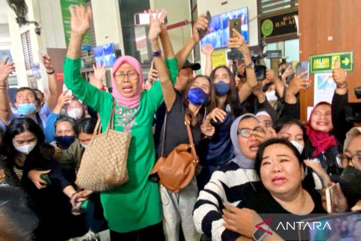 Usai vonis Bharada E, pendukung: &quot;Terimakasih Tuhan Maha Adil&quot;