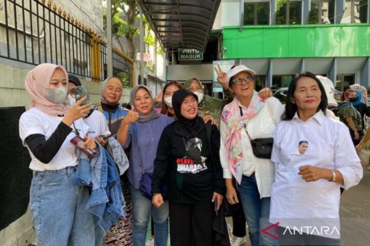 Jalani sidang vonis, pendukung harap Bharada E dapat hukuman seringan mungkin