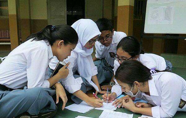 6 Sisi Gelap Anak Sekolah yang Menjadi Kenangan Indah Usai Lulus